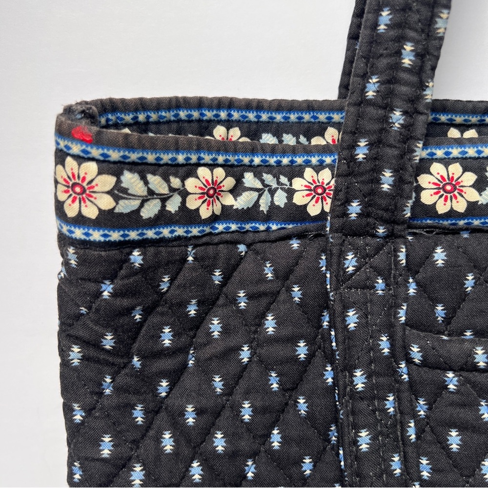 Vera Bradley Alpine Black Floral Toggle Closure Pocketbook - Picture 3 of 12